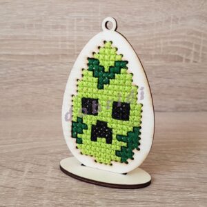 keresztszemes hímzéssel készült Minecraft Creeper tojás